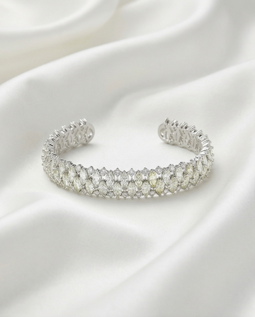 ÉCLAT BANGLE（エクラ バングル）